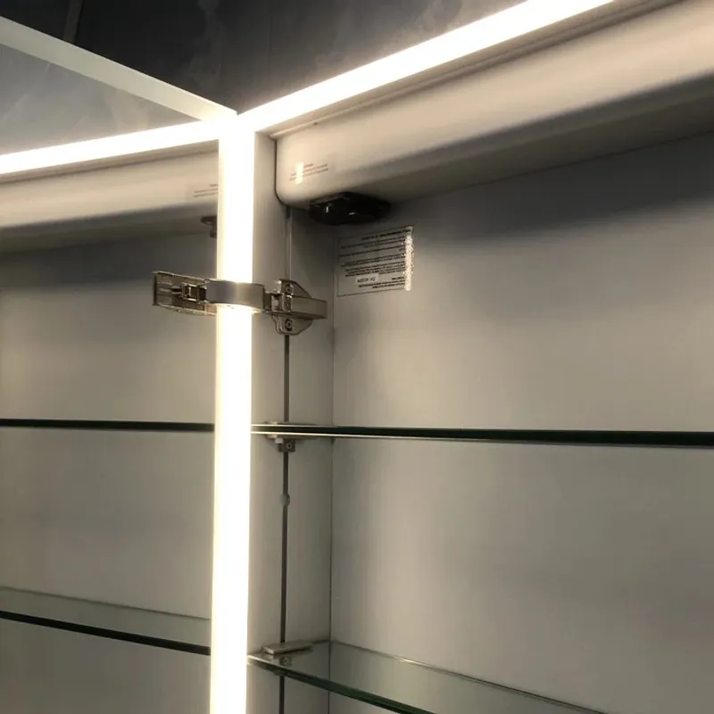 Badnor Linnie speilskap (50cm) alu, m/ stikk og LED-belysning