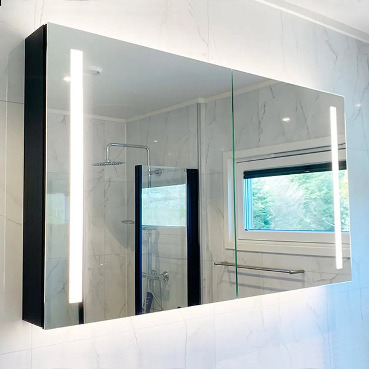 Badnor Melissa 120cm mbl.pk m/enkel servant (98420) Leah speilskap m/lys