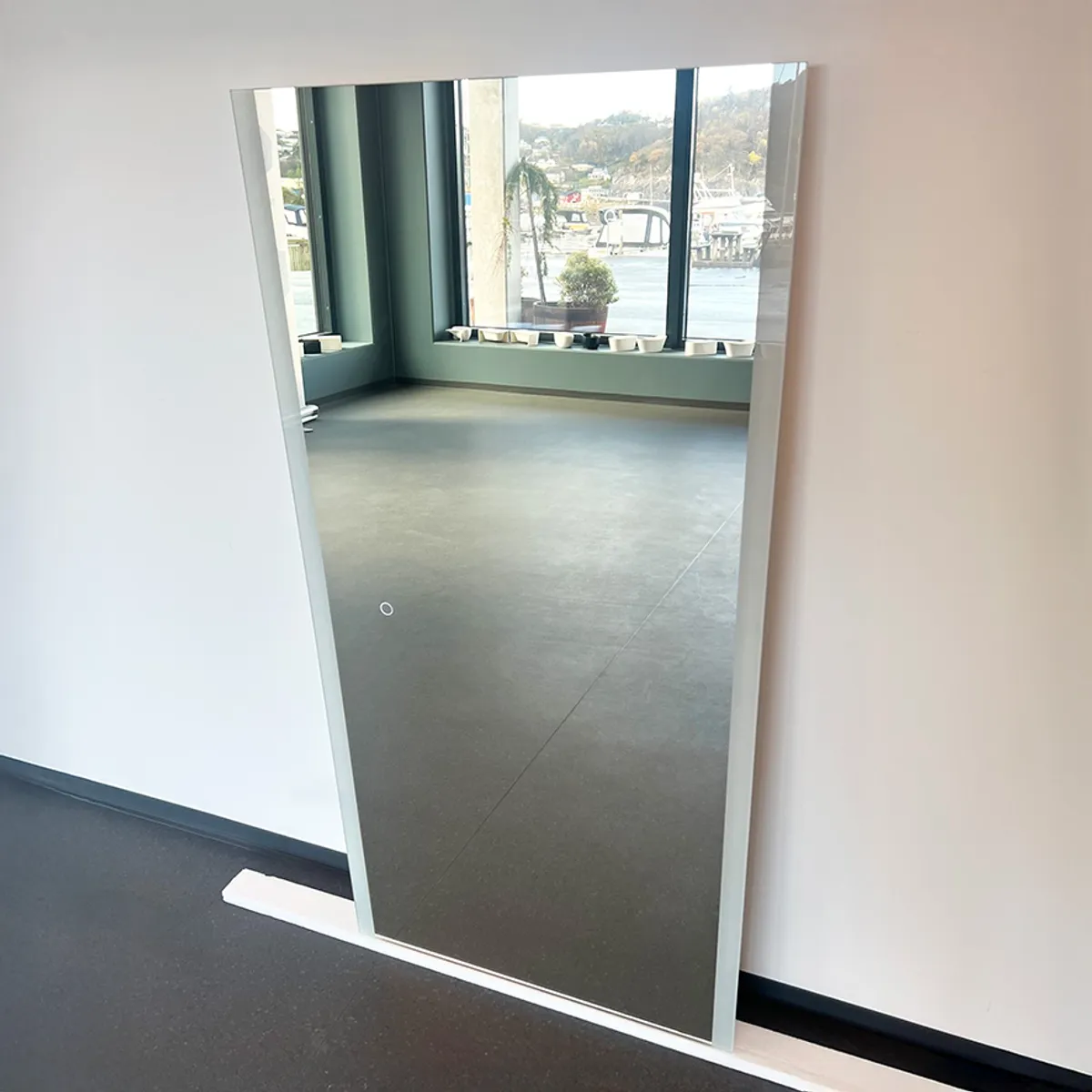 SPEILPRØVE (102) Rektangulært baderomsspeil m/LED-belysning, 61x122cm