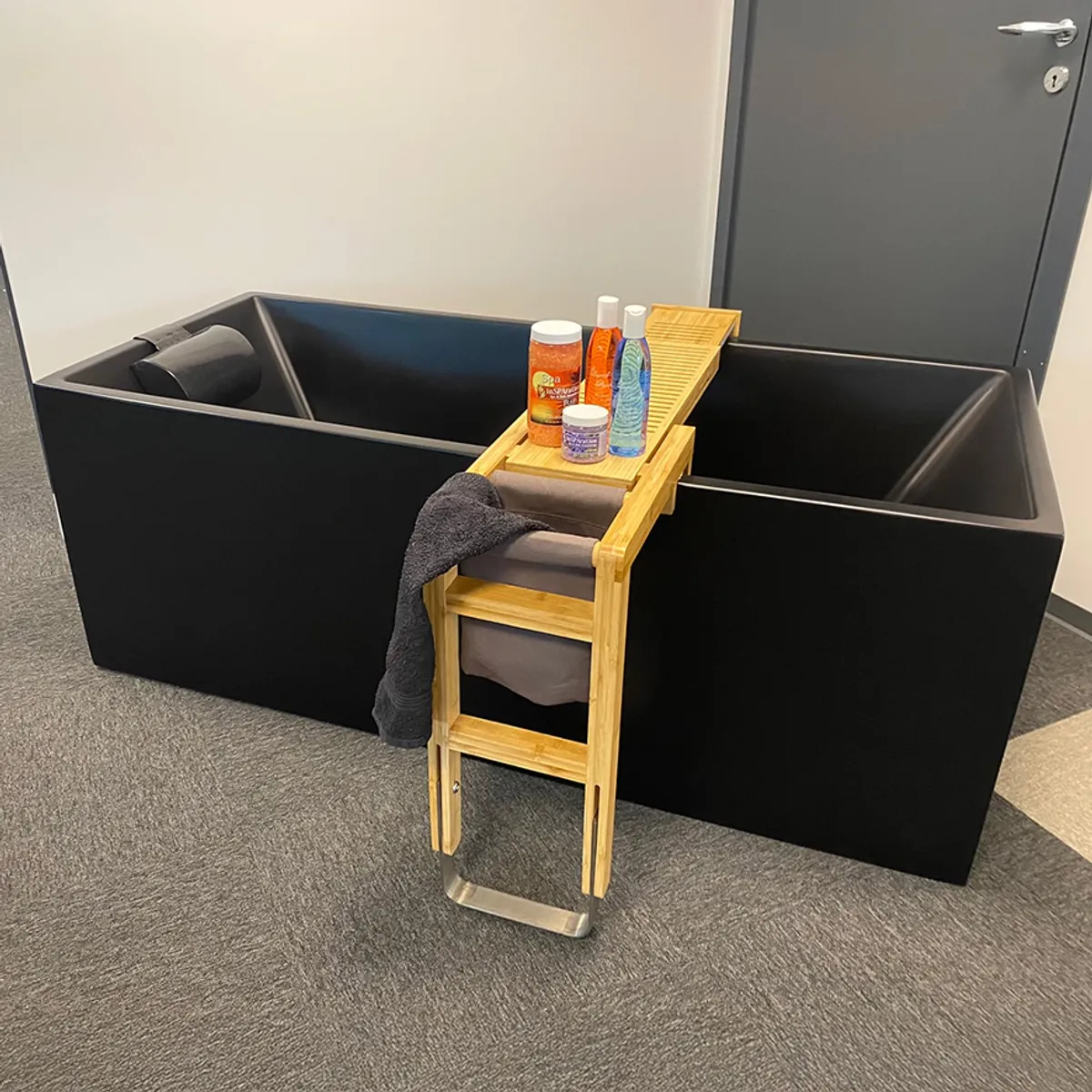 UTSTILLINGSMODELL: Badnor Orient Madre - matt SORT frittstående badekar - 158cm