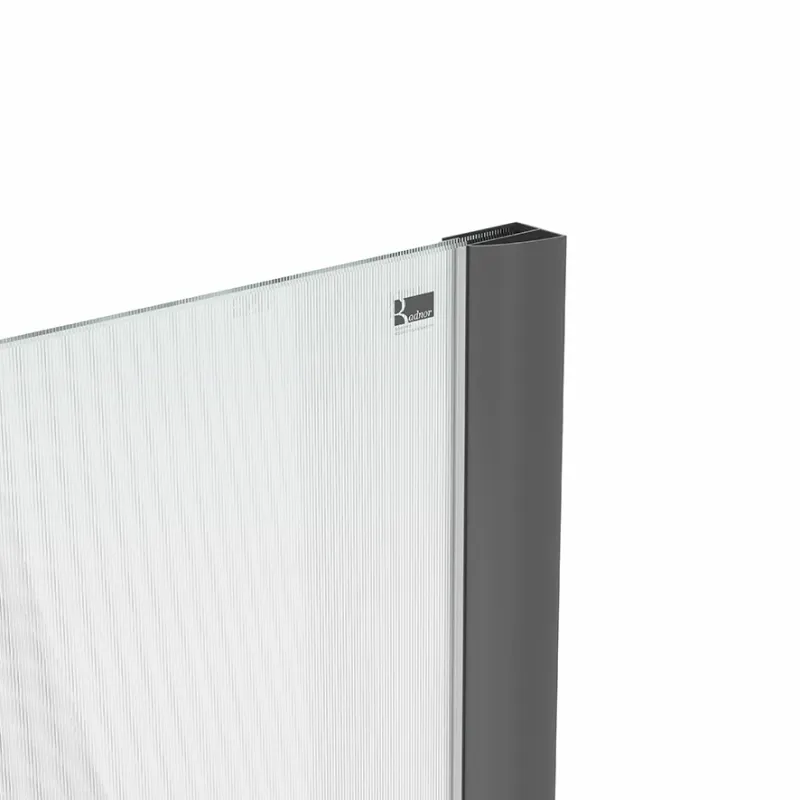 Badnor Shildon dusjvegg/walk-in hjørne - MATT SORT - FLUTED glassfelt - 110cm