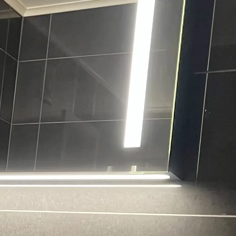 Badnor Leah speilskap (90cm), sort, m/stikkontakt og LED-lys