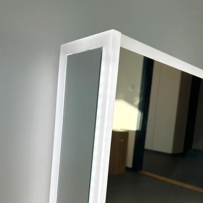 Hovedbilde DEMOSPEIL (108) Speilskap 50cm med LED-belysning, Bluetooth-høyttalere, USB & stikkontakt
